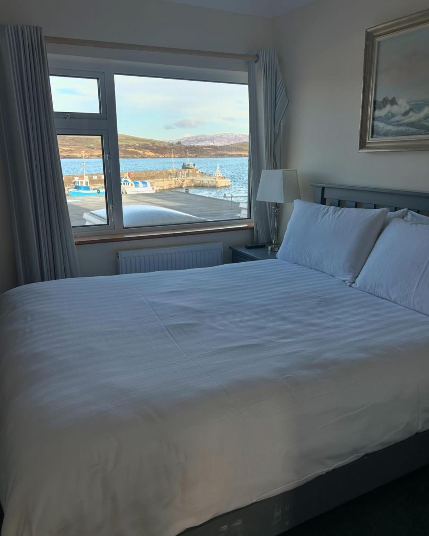Oliver'S Seafood Bar, Bed & Breakfast Cleggan Esterno foto